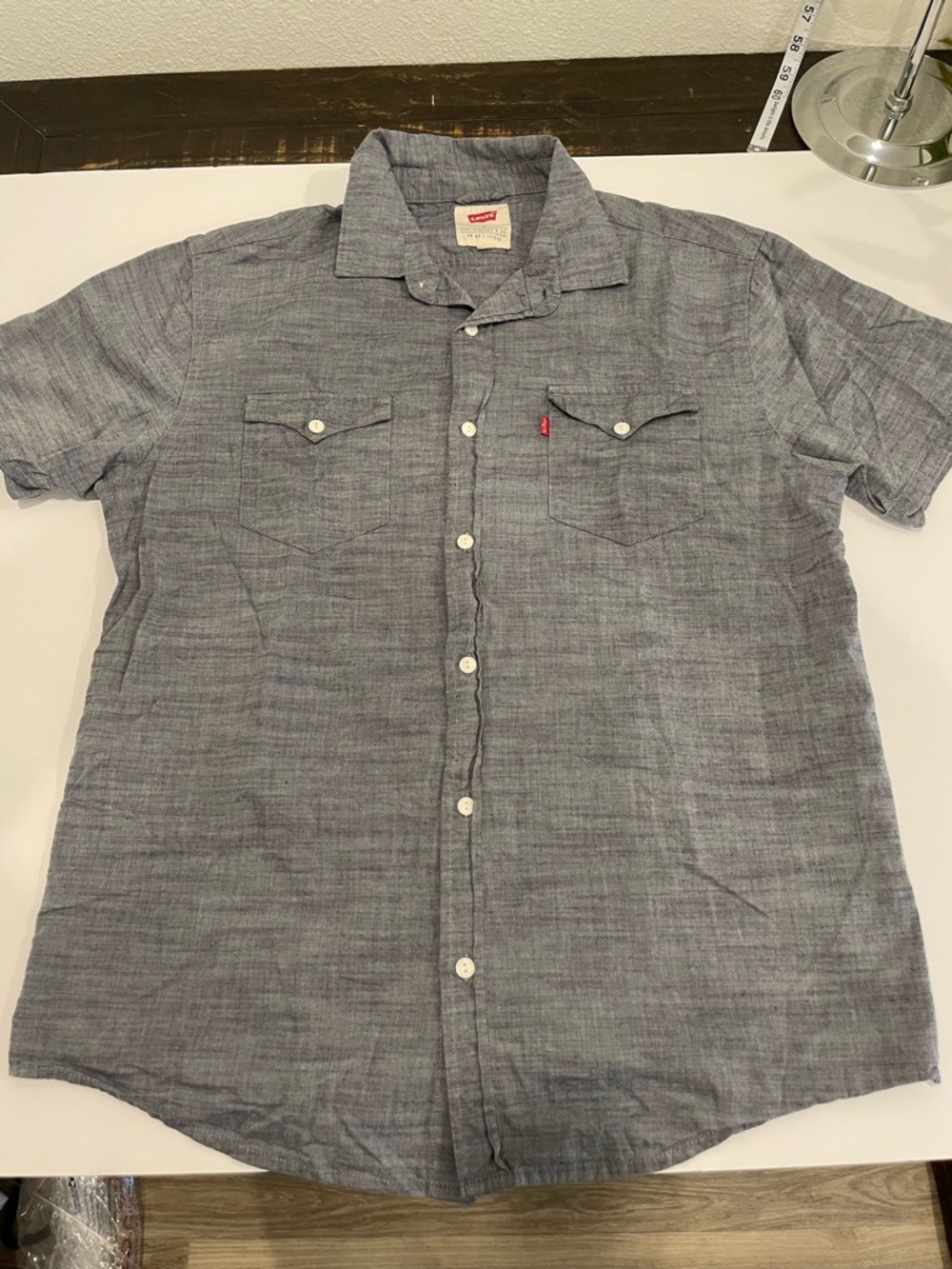 Levi's Men's Short Sleeve Button-Up Shirt in Heather Gray medium